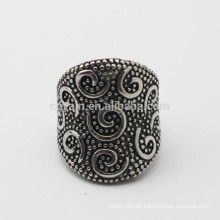 Edelstahl-breiter antiker silberner Weinlese-Ring mit geprägtem Muster